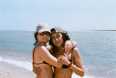 Bruna Linzmeyer publica cliques raros com a namorada