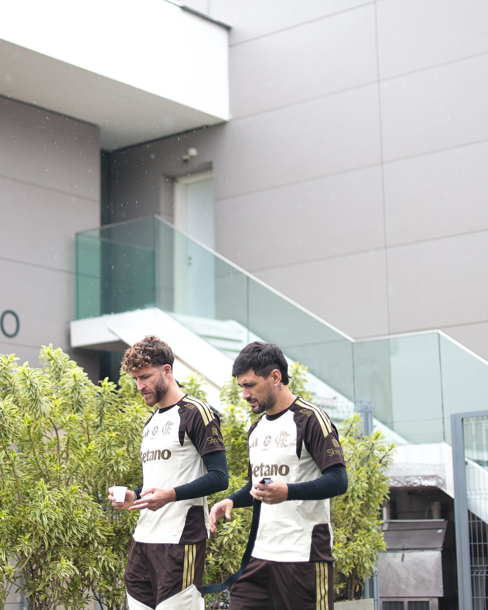 Léo Pereira e Arrascaeta no Ninho do Urubu - Gilvan de Souza / Flamengo