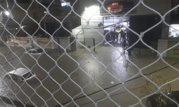 Chuva forte provoca deslizamentos e sirenes são acionadas em comunidades