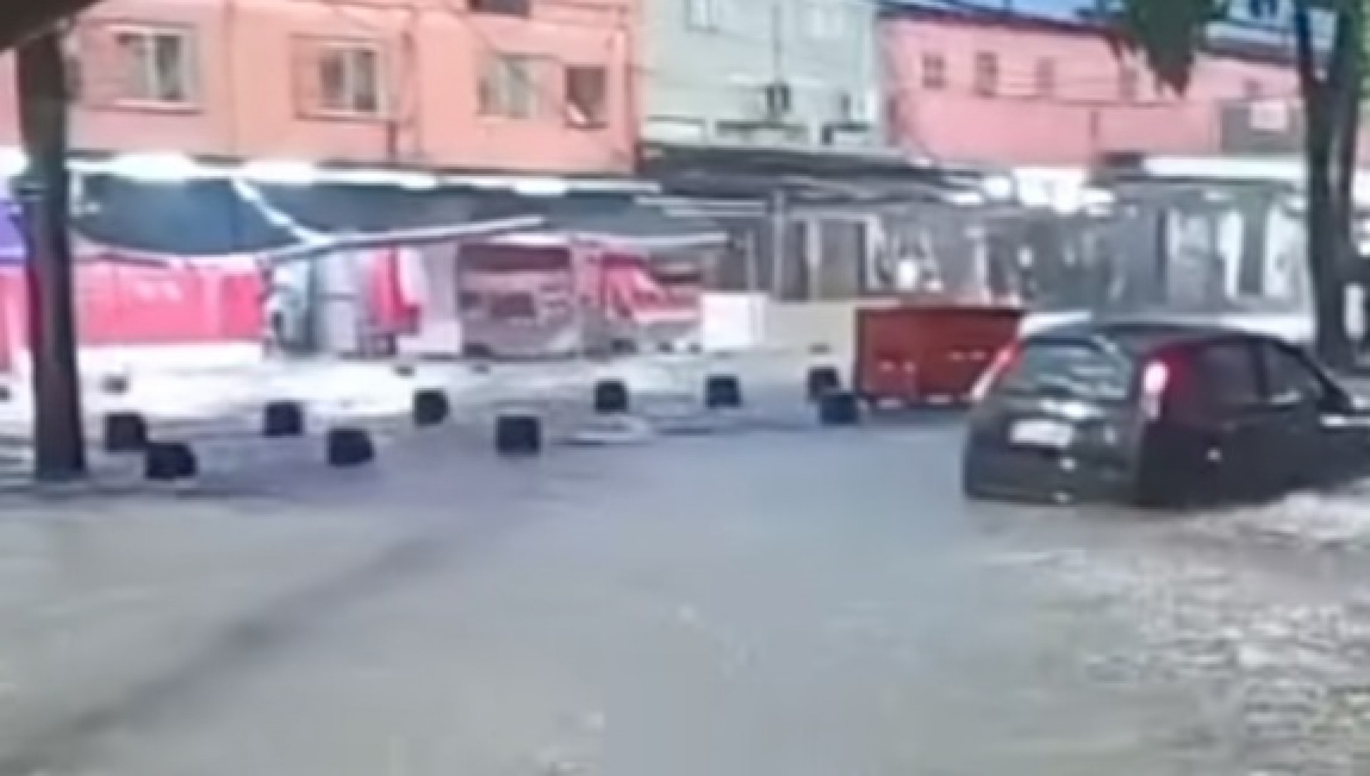 Marechal Hermes, na Zona Norte, foi um dos bairros mais afetados pela chuva - Reprodução