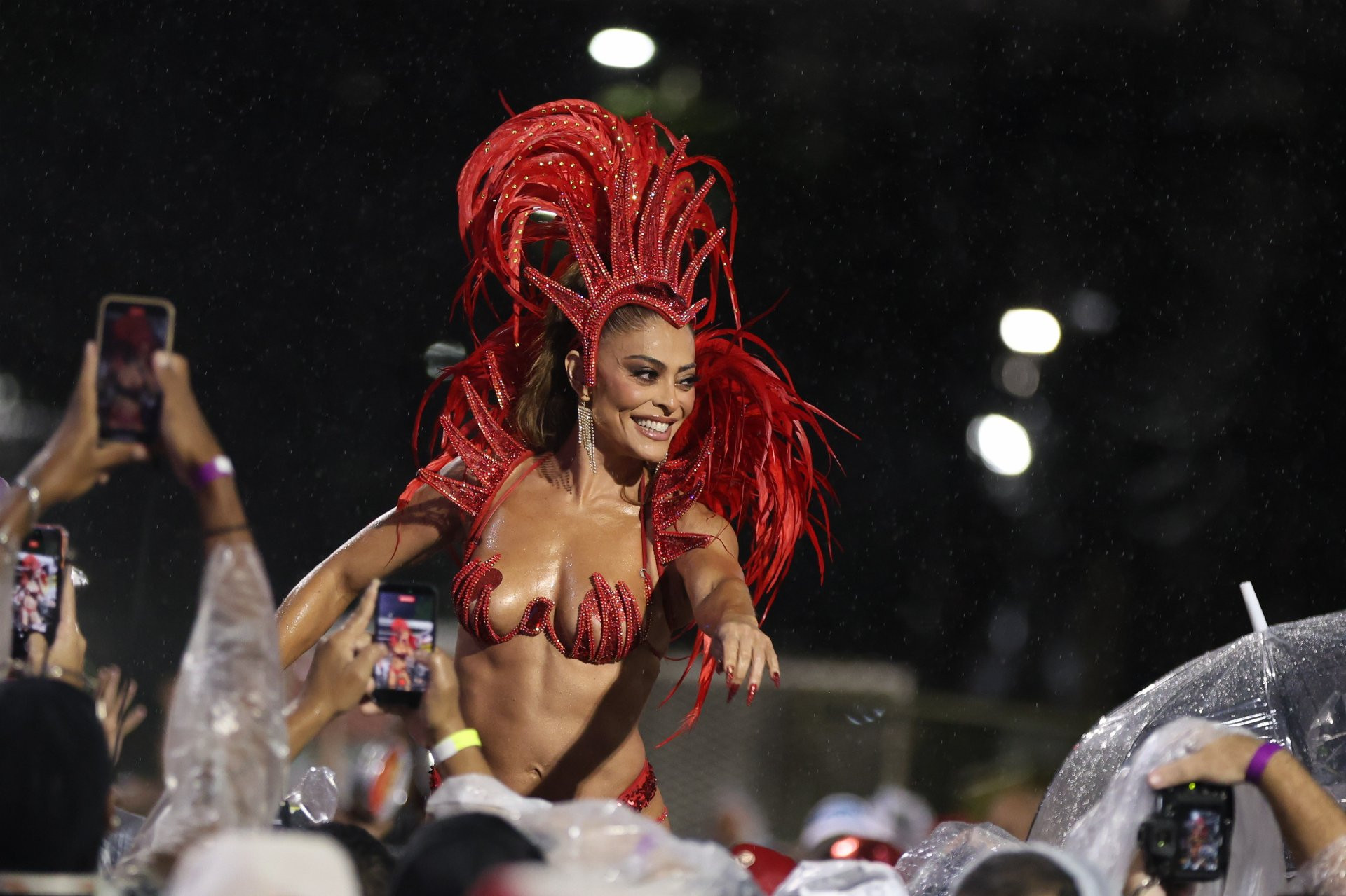 
Juliana Paes é rainha de bateria da Viradouro -  Victor Chapetta / Brazil News