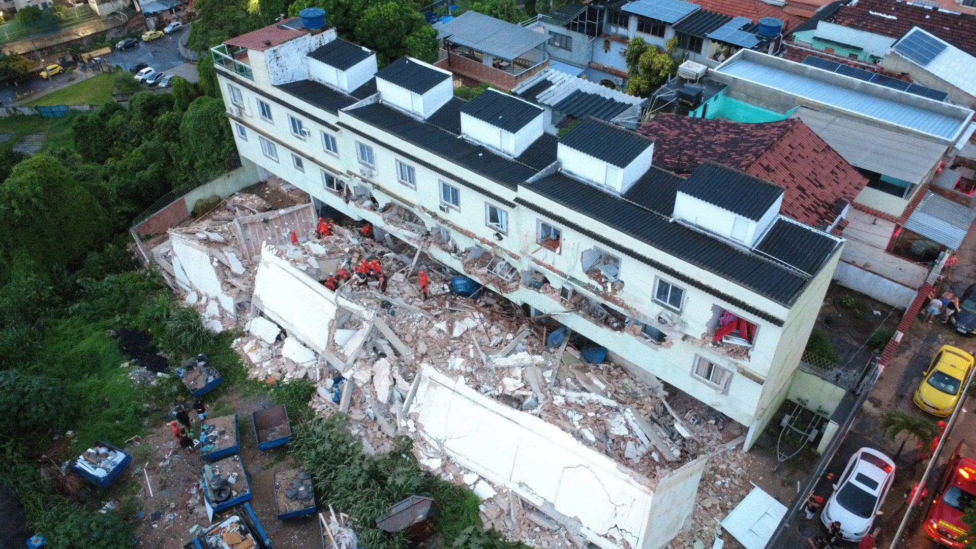 Desabamento aconteceu na Rua Visconde de Itabaiana, no Engenho Novo - Cesar Sales / Parceiro / Agência O Dia