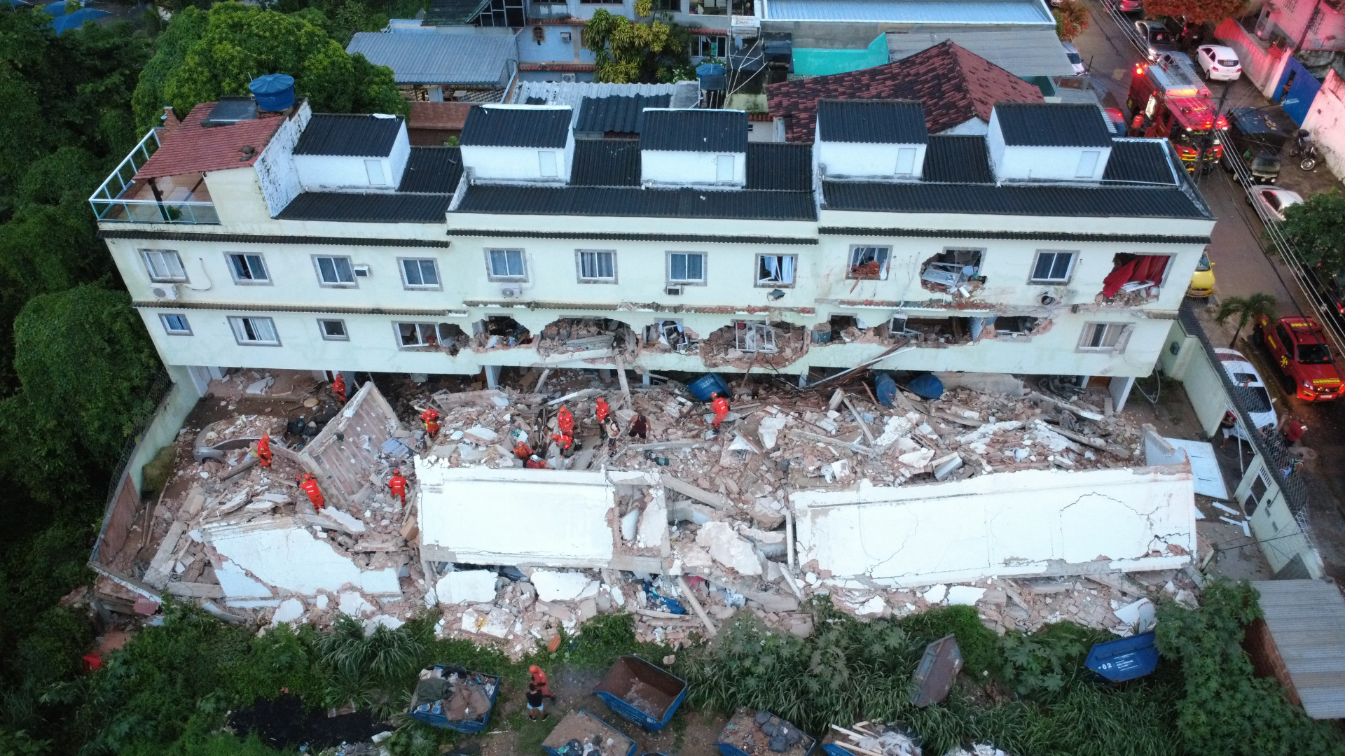 Desabamento aconteceu na Rua Visconde de Itabaiana, no Engenho Novo - Cesar Sales / Parceiro / Agência O Dia