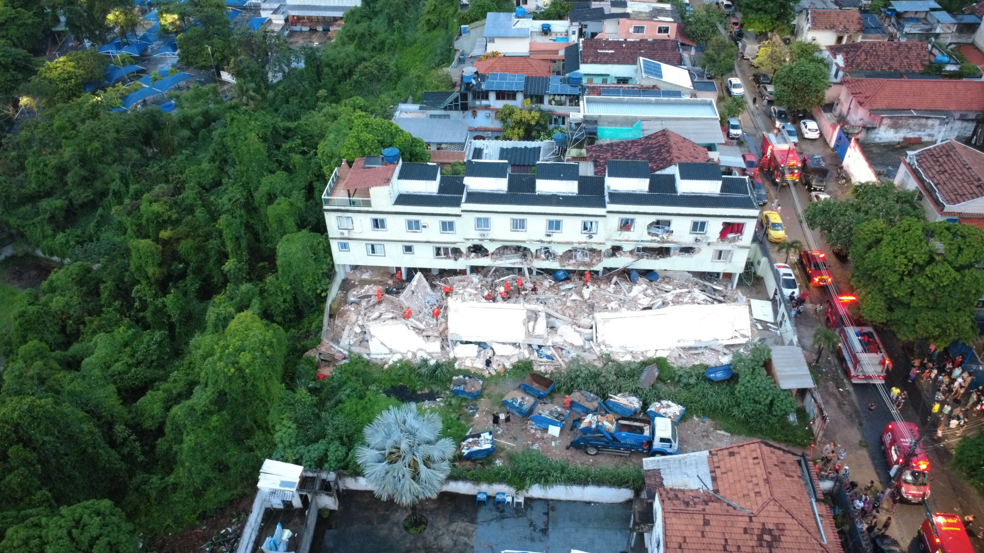 Desabamento aconteceu na Rua Visconde de Itabaiana, no Engenho Novo - Cesar Sales / Parceiro / Agência O Dia