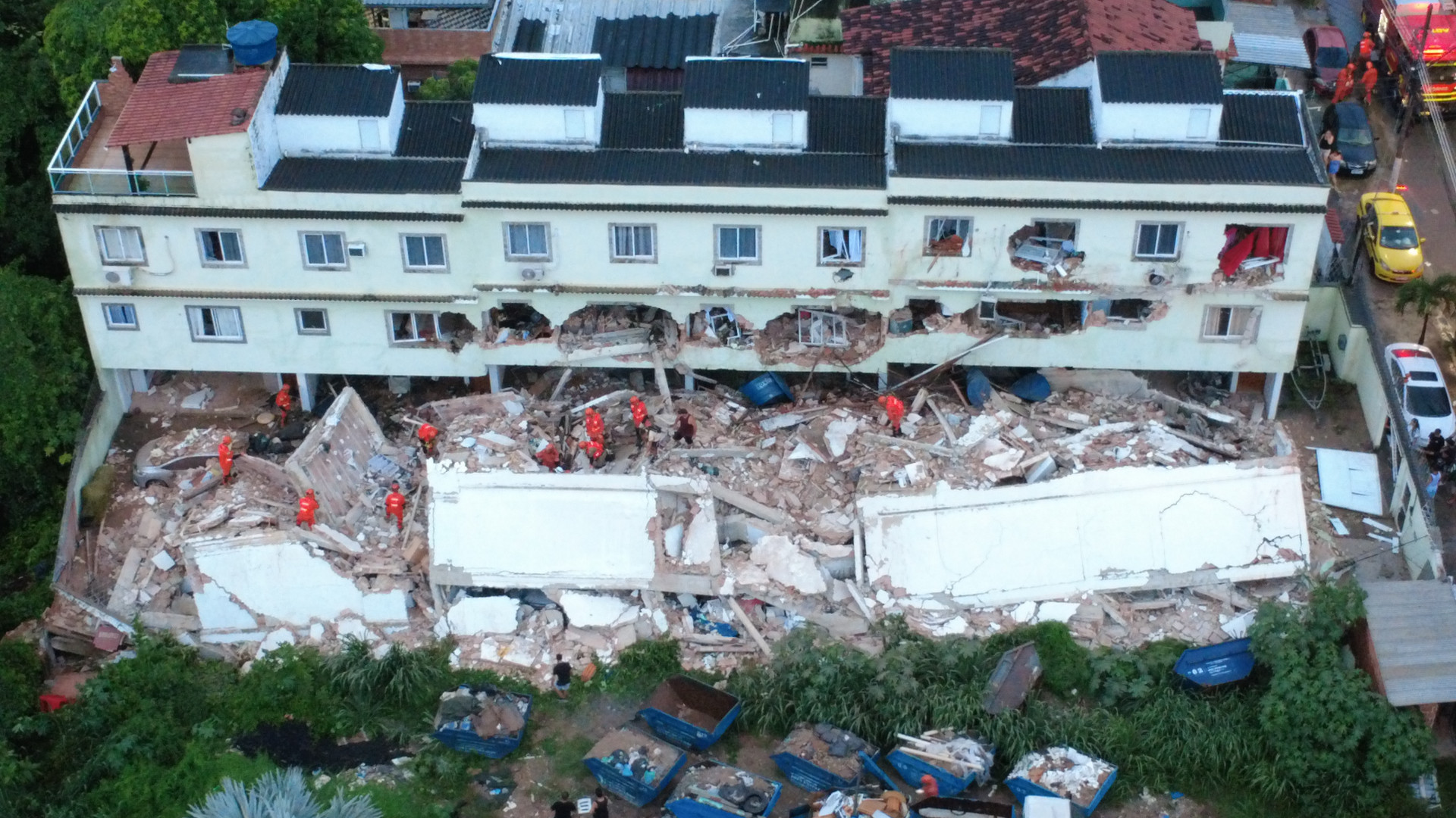 Desabamento aconteceu na Rua Visconde de Itabaiana, no Engenho Novo - Cesar Sales / Parceiro / Agência O Dia