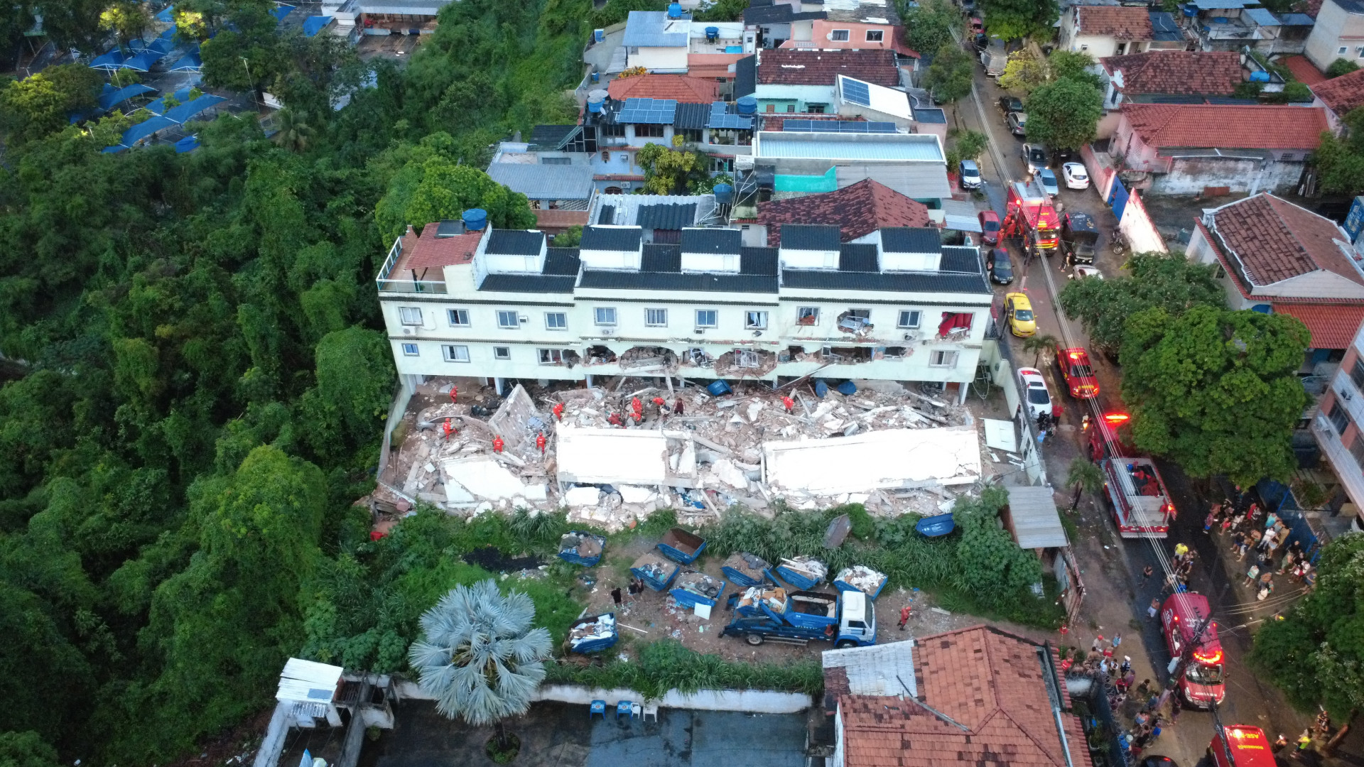 Desabamento aconteceu na Rua Visconde de Itabaiana, no Engenho Novo - Cesar Sales / Parceiro / Agência O Dia