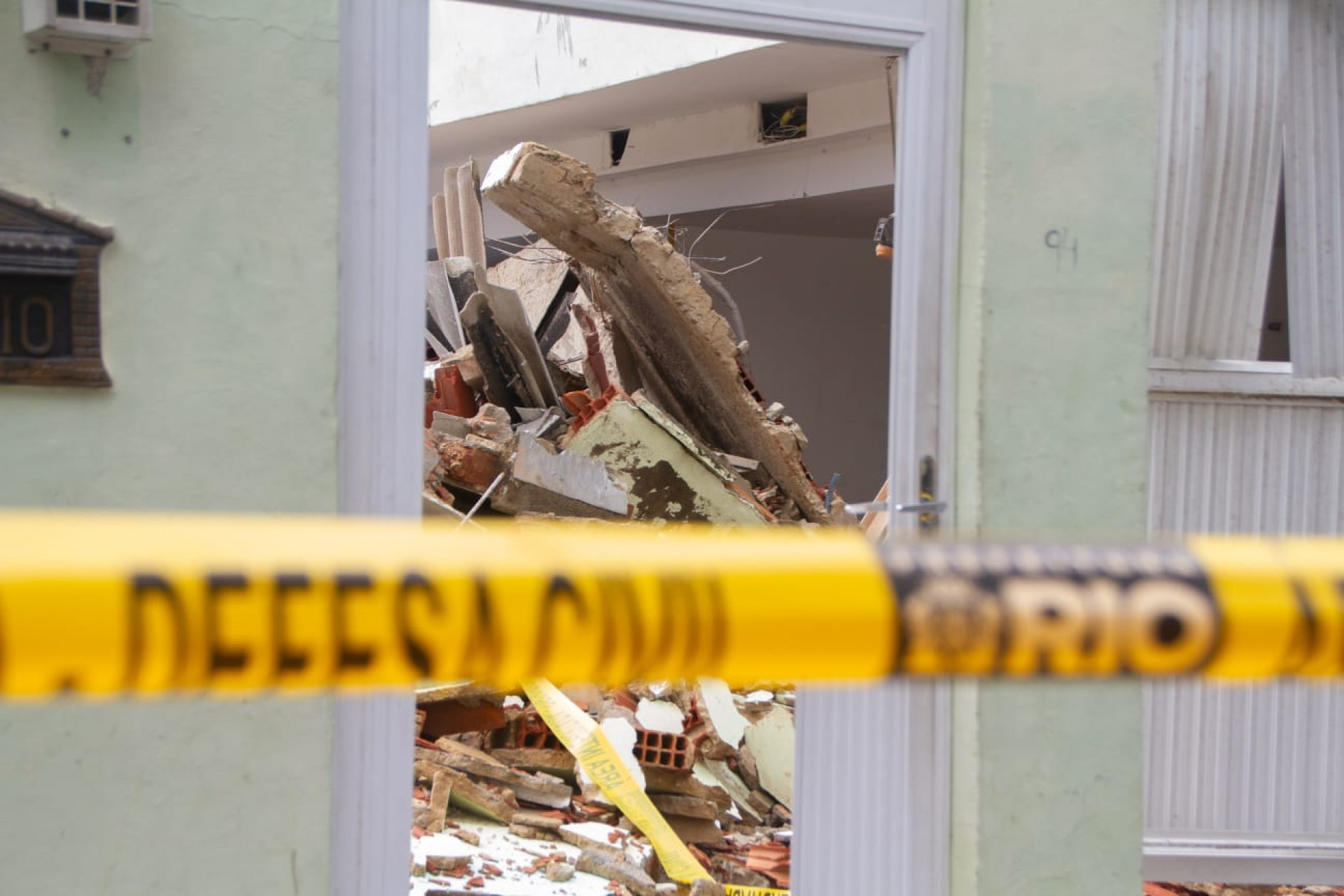 Pr&eacute;dio desabou na Rua Visconde de Itabaiana, no Engenho Novo, foi interditado - &Eacute;rica Martin / Ag&ecirc;ncia O Dia