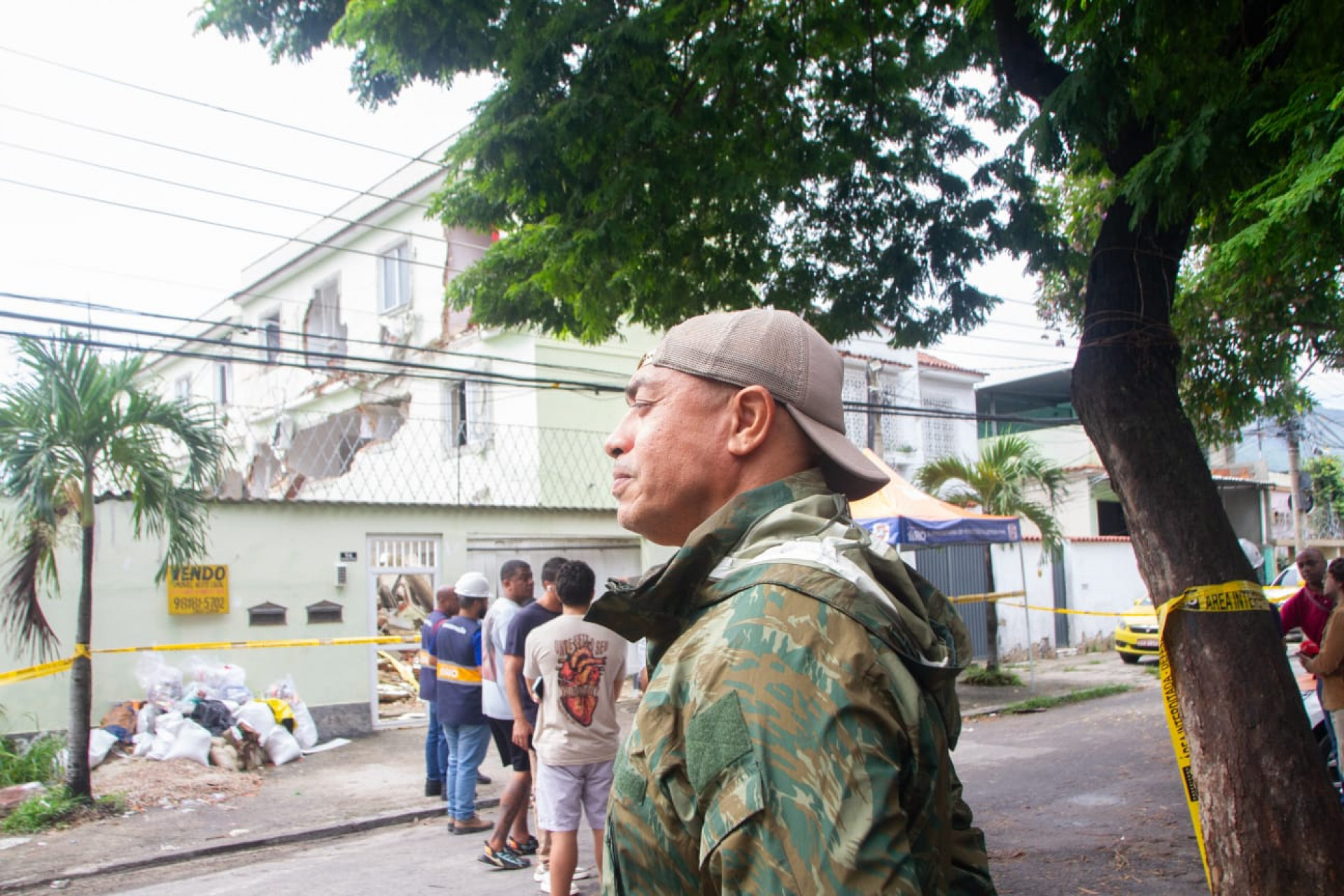 Pedro Souto teve o carro destruído no desabamento - Érica Martin / Agência O Dia