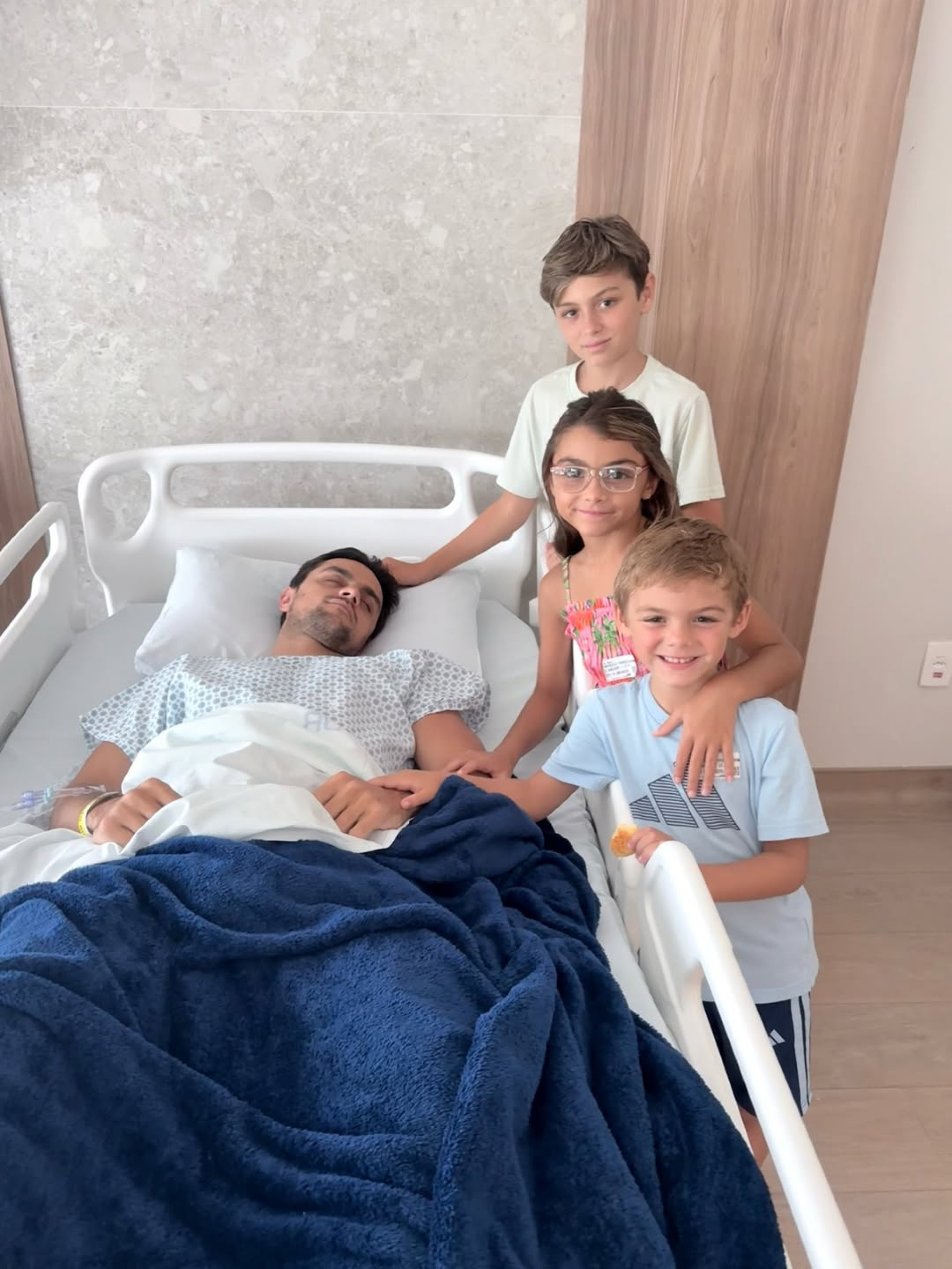 Felipe Simas recebeu visita dos filhos no período hospitalizado  - Reprodução/Instagram 