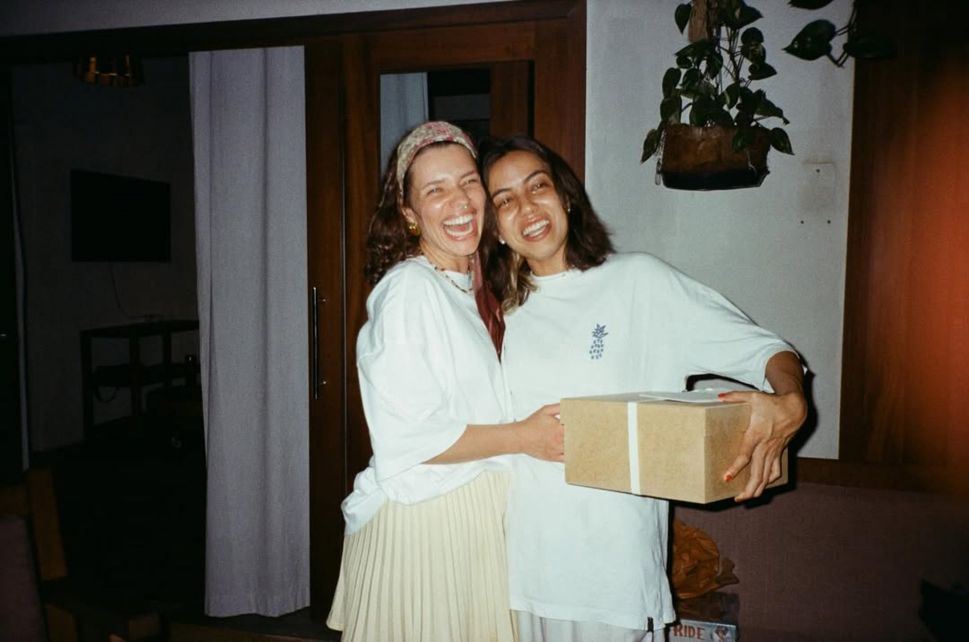 Bruna Linzmeyer e Kin Saito  - Reprodução / Instagram