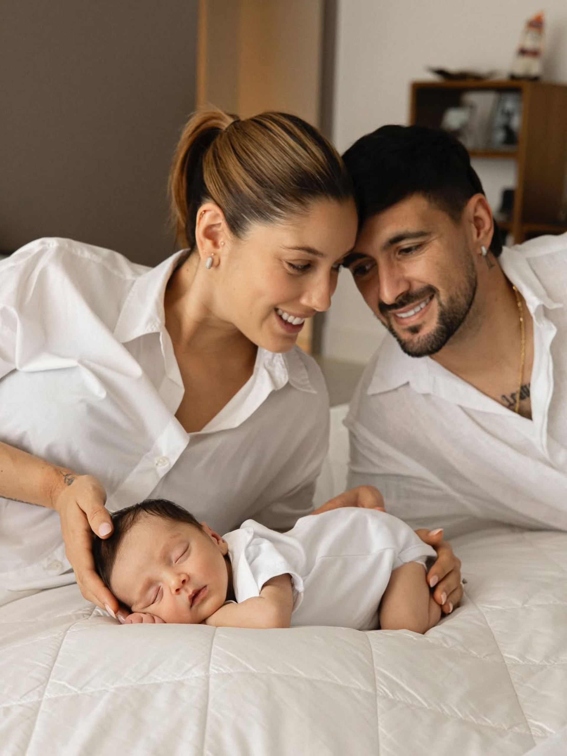 Arrascaeta posa com família - Reprodução / Instagram 