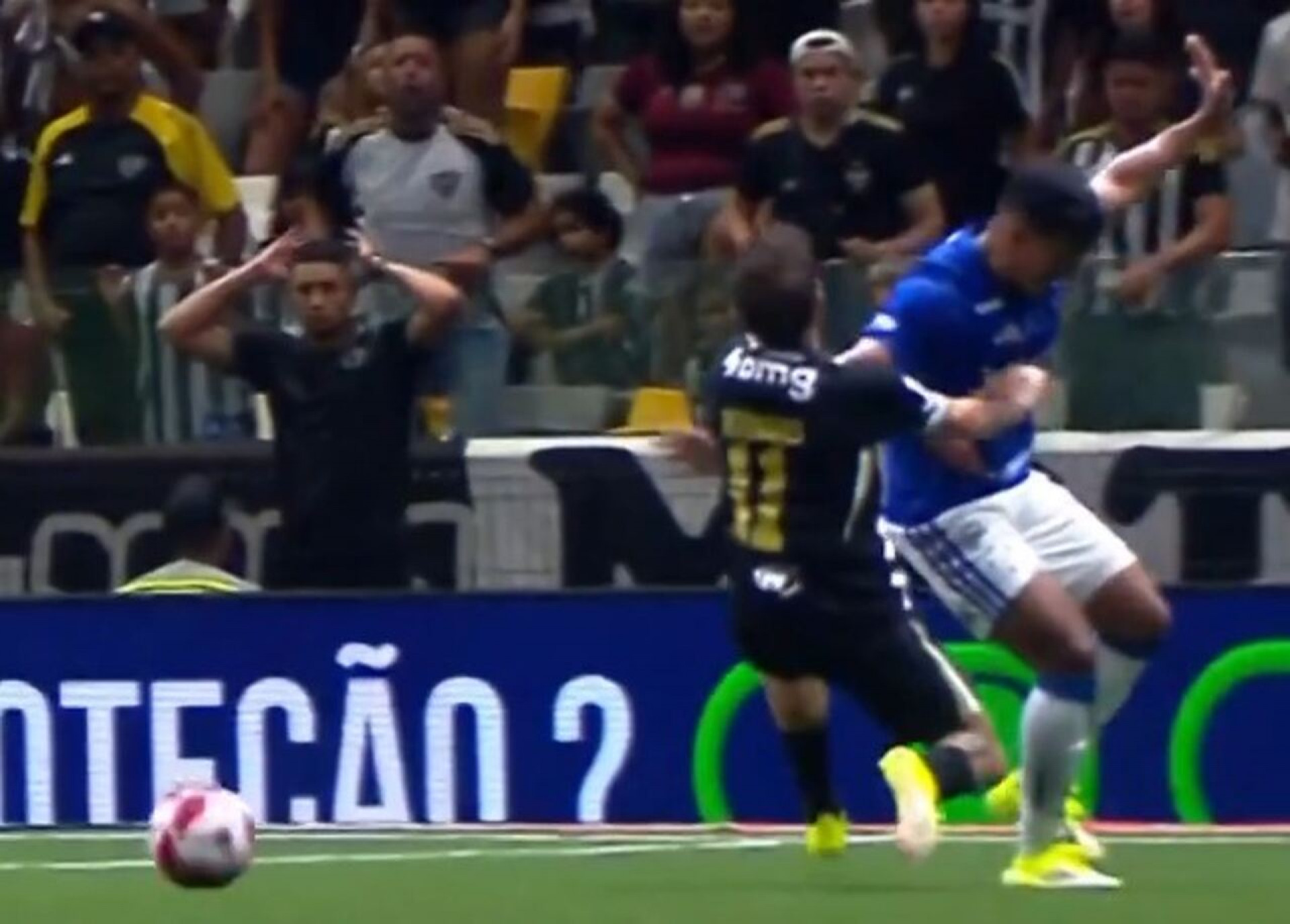 FMF admite erro em p&ecirc;nalti no cl&aacute;ssico mineiro ap&oacute;s reuni&atilde;o com o Atl&eacute;tico