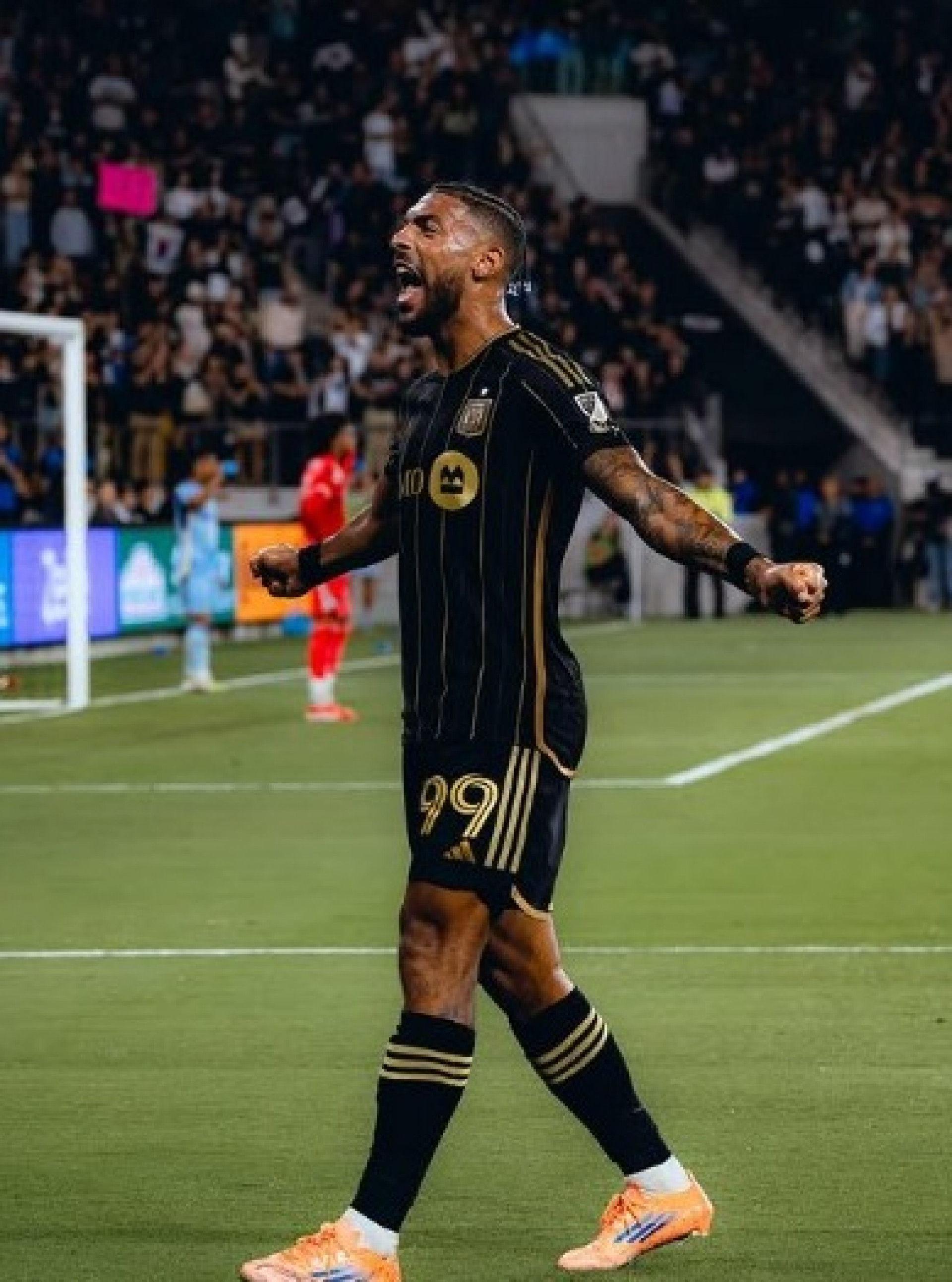 Fluminense negocia com Denis Bouanga 