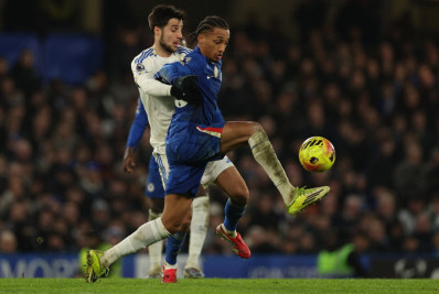 Chelsea vacila em casa e cede empate ao Leeds; United evita derrota no fim