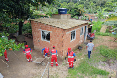 Prefeitura de Maricá realiza primeira ação do Programa Emboço Social no bairro Jacaroá