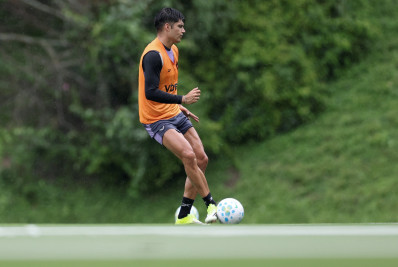 Joaquín Correa treina com elenco e se aproxima de retorno pelo Botafogo após lesão