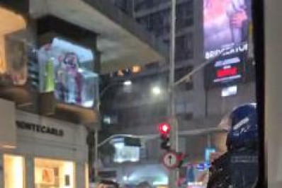 Turista que sofreu descarga elétrica em Copacabana é transferida para o Hospital Souza Aguiar