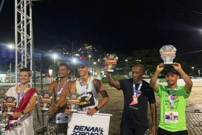 Atletas colocam o bloco na rua unindo esporte com a folia