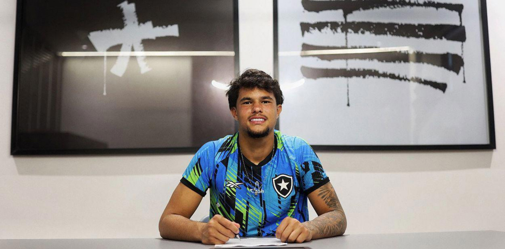 Bruno Samudio assinou o primeiro contrato profissional com o Botafogo