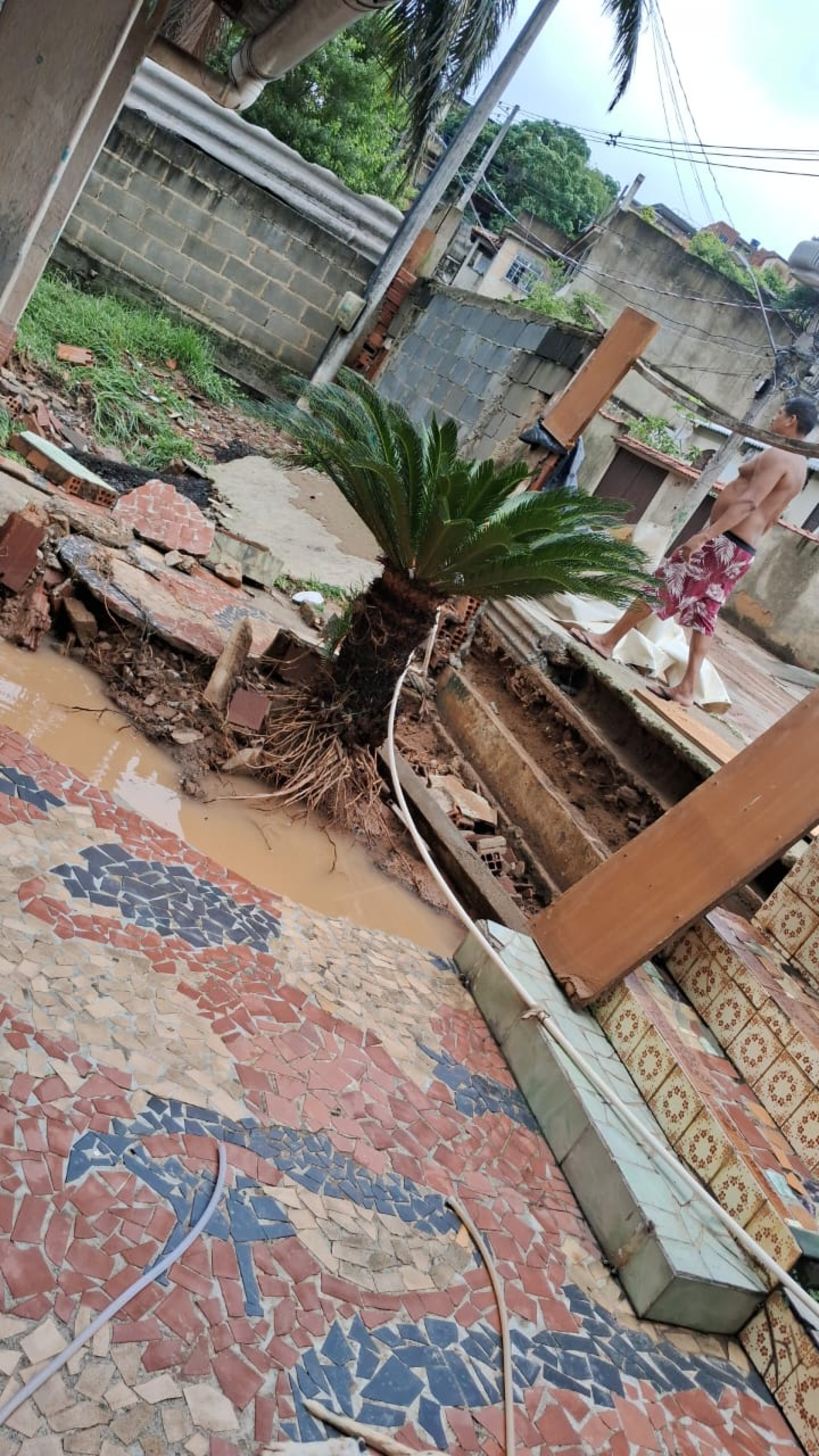 Chuva forte causou destruição na Rua Tomás Édison, em Anchieta, na Zona Norte do Rio - Arquivo pessoal