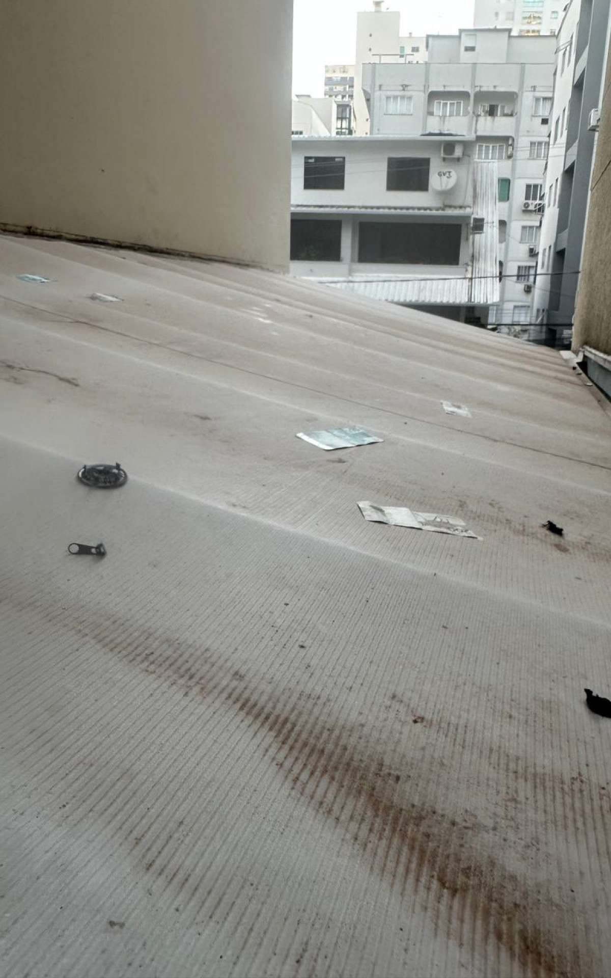 Mala com R$ 429 mil em espécie foi jogado do 30º andar do apartamento - Divulgação/PF