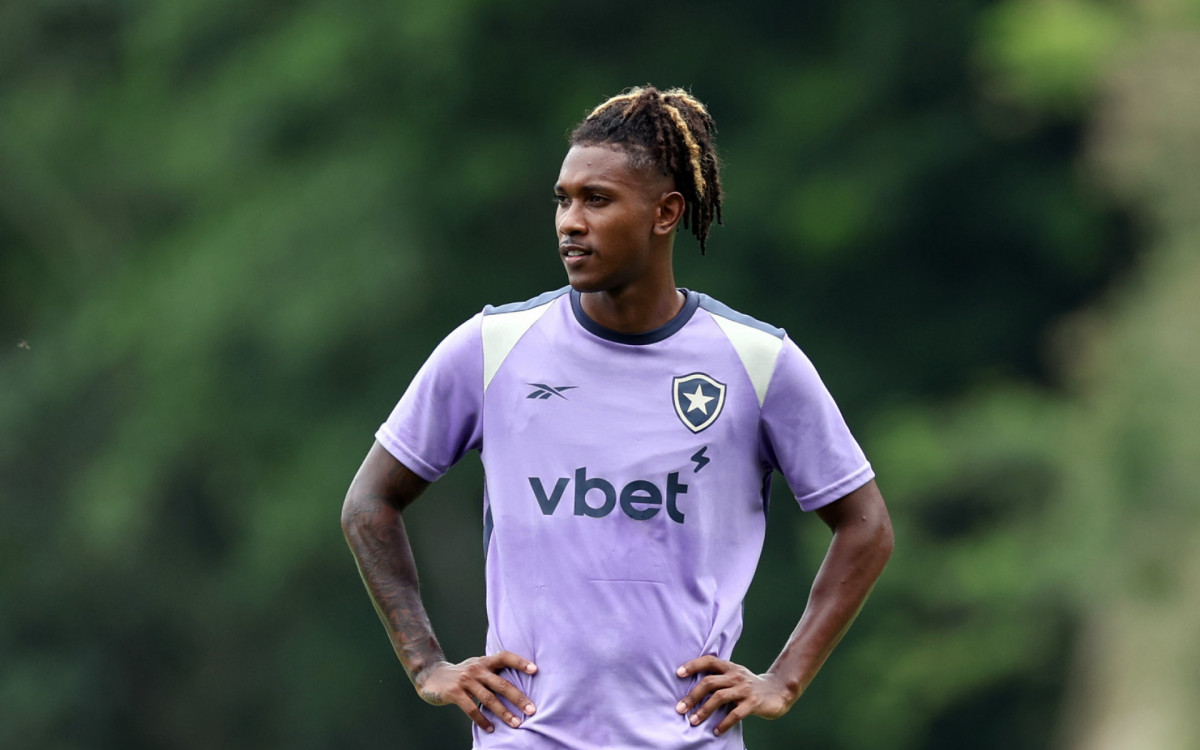 Ythallo em treino do Botafogo