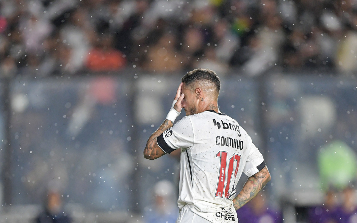 Coutinho teve atuação apagada e foi substituído sob vaias