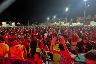 Bloco Arraial Free promove Carnaval solidário na Praia dos Anjos, neste domingo (15)