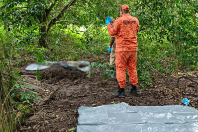 Polícia encontra cemitério clandestino em Bangu