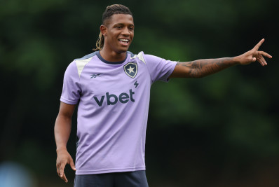 Danilo celebra fase artilheira pelo Botafogo: 'Aproveitar o momento'