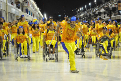 Embaixadores da Alegria pisa na Sapucaí no Desfile das Campeãs