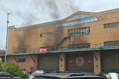 O Lado de Fora da Sapucaí