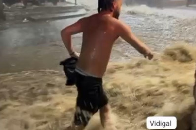 Vídeos: temporal atinge a cidade do Rio e provoca enxurradas no Vidigal e Rocinha