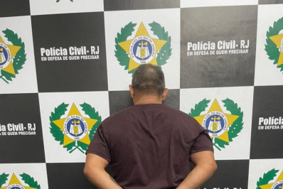 Capturado em pousada de Rio das Ostras, acusado de matar médica é levado de volta à prisão