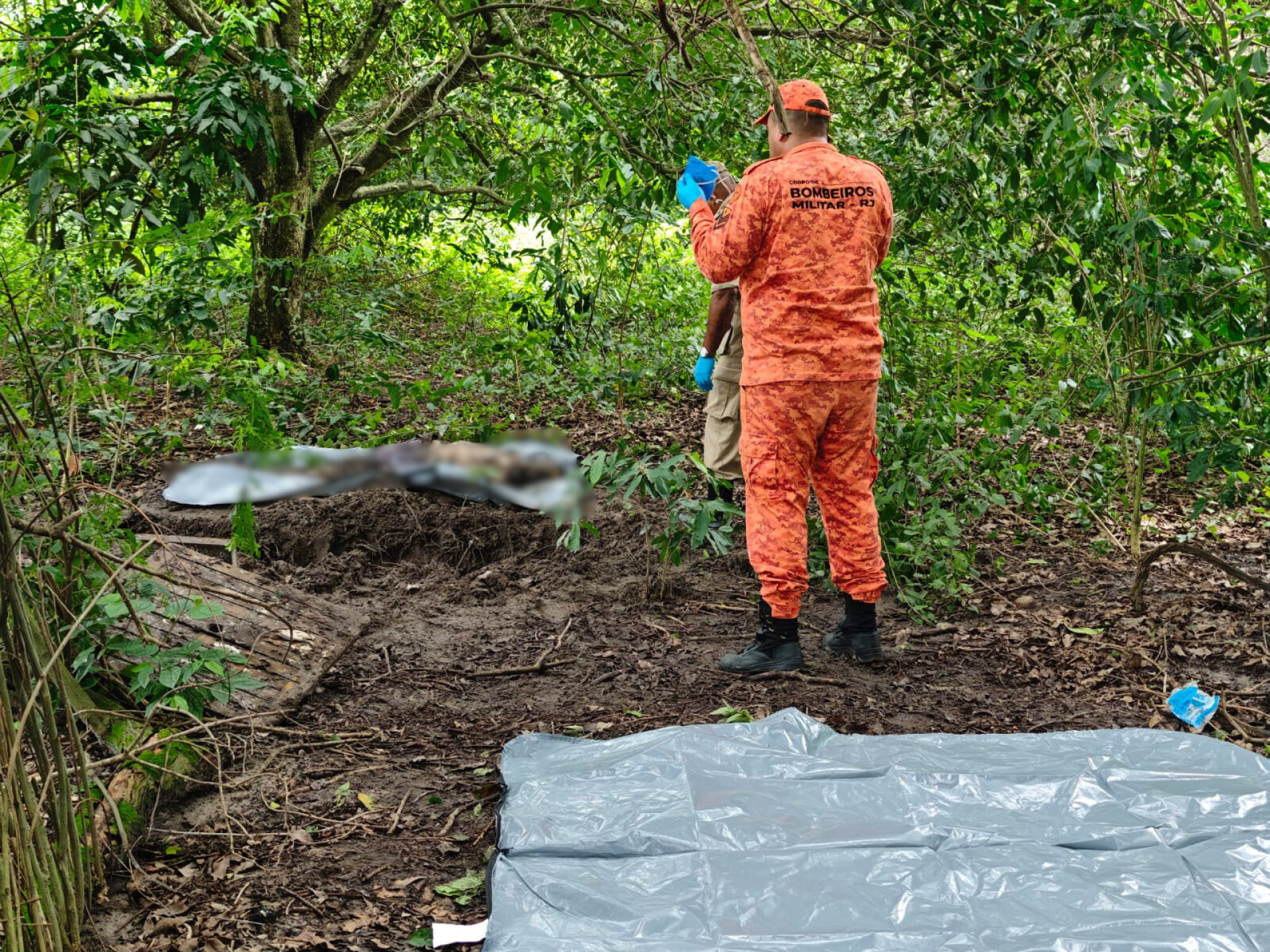 Dois corpos foram localizados e encaminhados ao IML - Divulgação 