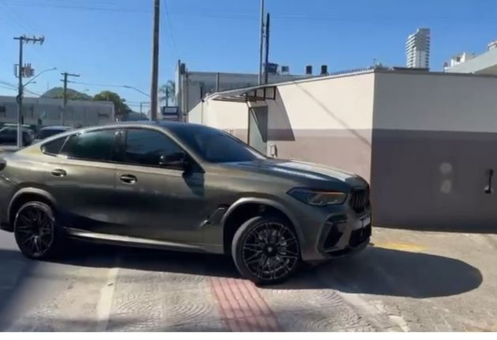 Carro de luxo apreendido em operação da PF - Divulgação/PF