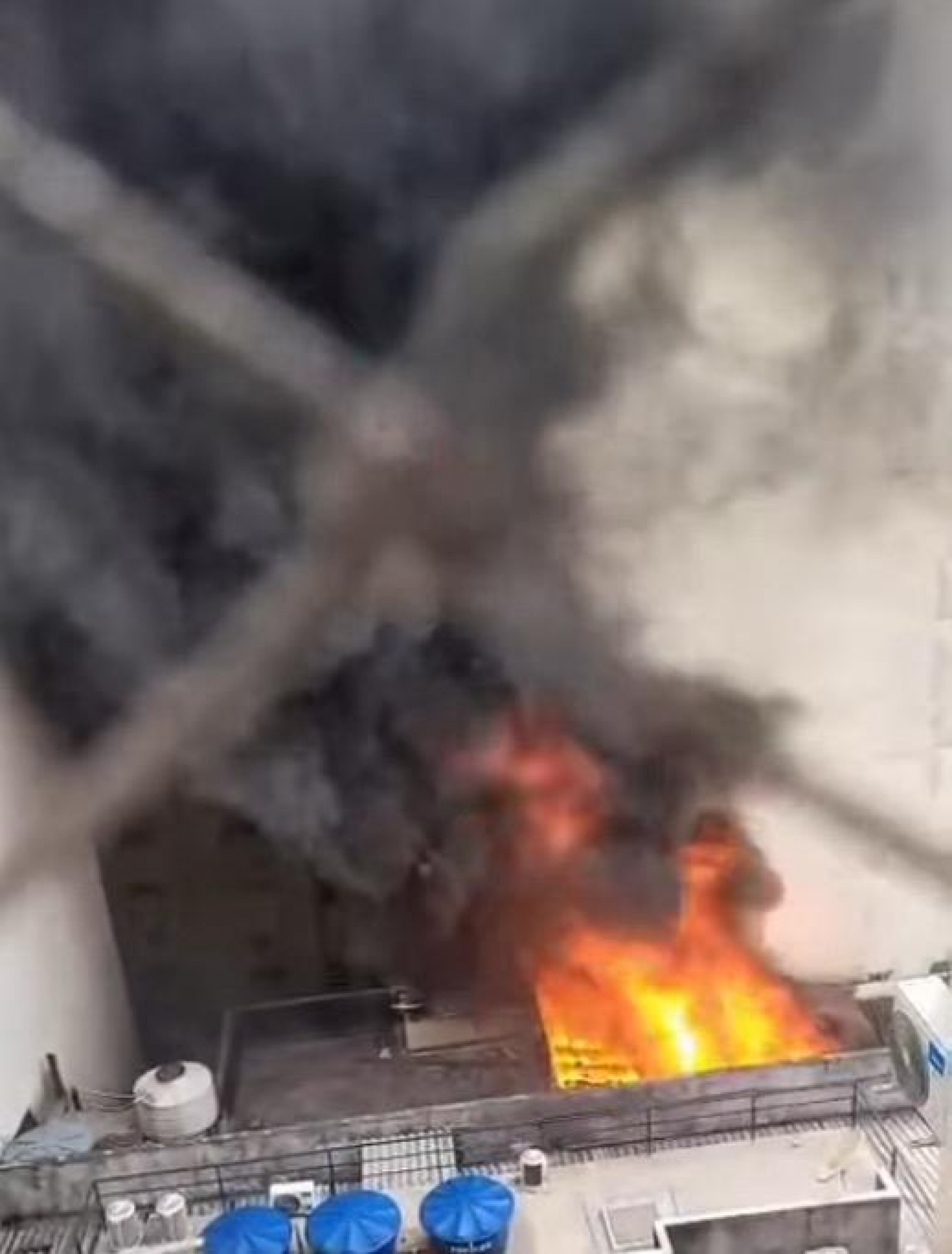 Incêndio atinge imóvel comercial em Copacabana nesta quarta-feira (11) - Reprodução / Redes sociais