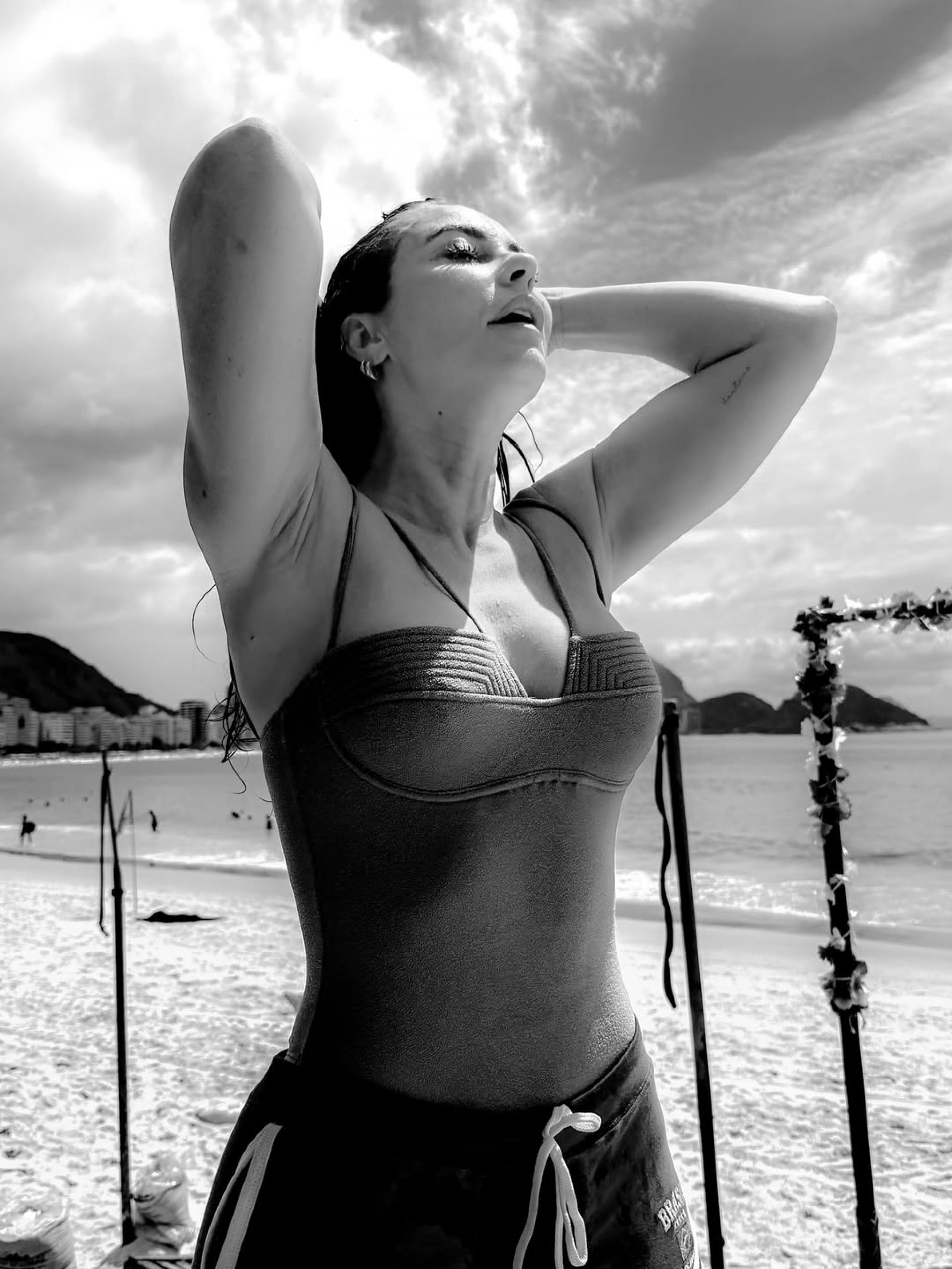 Paolla Oliveira posa de maiô curtindo o verão - Reprodução / Instagram