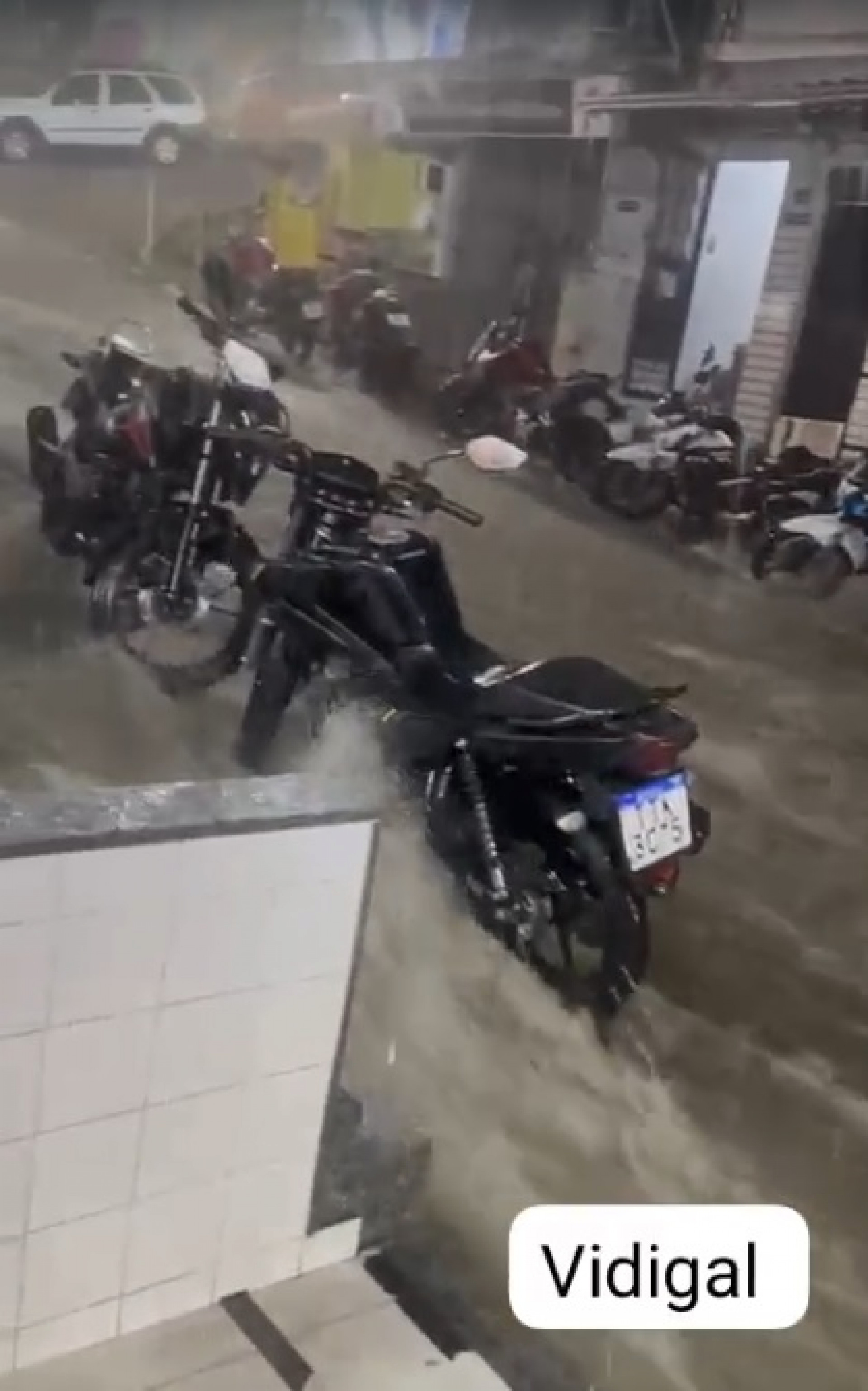 Chuva muito forte causa alagamentos no Vidigal, Zona Sul do Rio, na noite de quarta-feira (11) - Divulgação