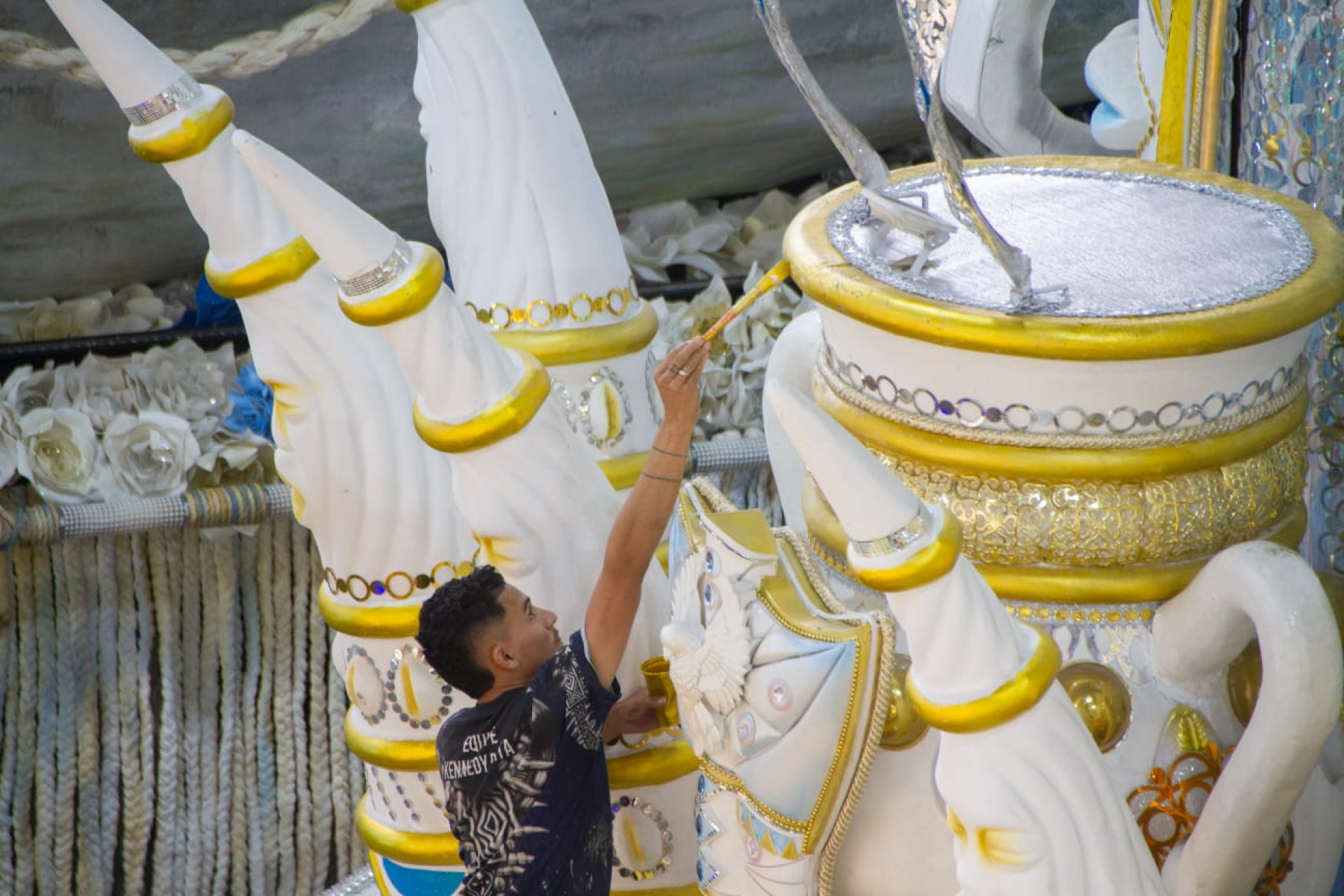 Detalhe de alegoria da Beija-Flor - &Eacute;rica Martin / Ag&ecirc;ncia O Dia