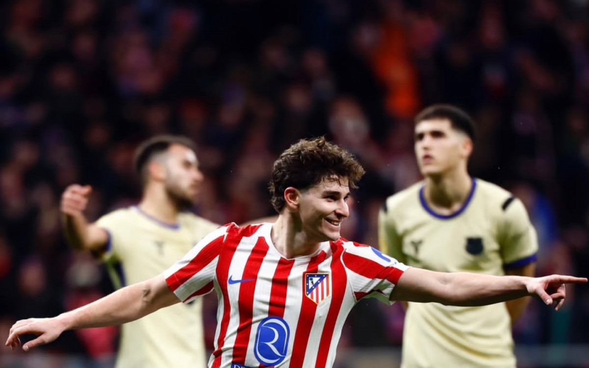 Juli&aacute;n &Aacute;lvarez marca na goleada do Atl&eacute;tico de Madrid sobre o Barcelona