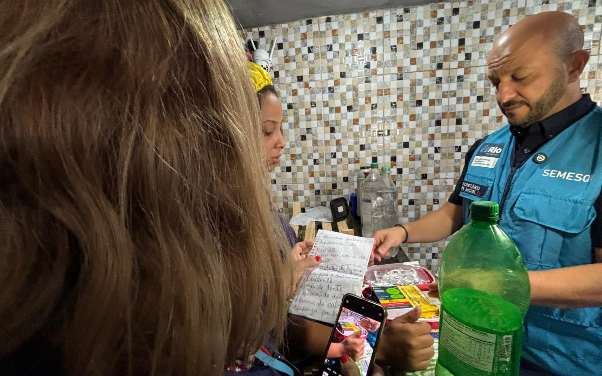 Receitas estavam escritas à mão, sem carimbo médico - Divulgação/SEMESQV