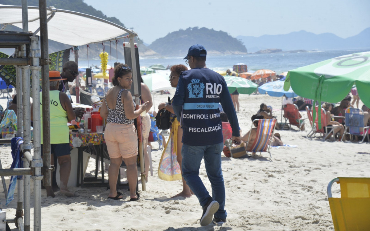 Barracas fixas poderão permanecer nas praias durante o Carnaval