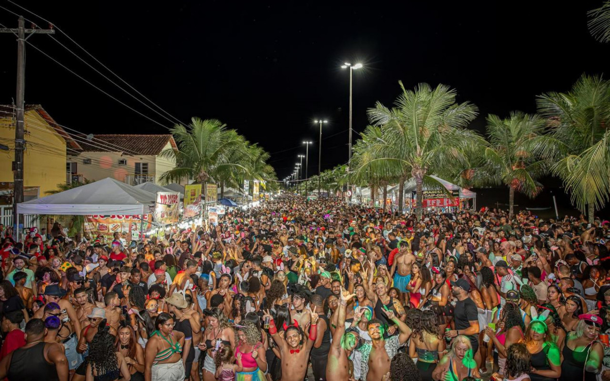 A programação segue no centro e também em outras localidades com blocos arrastando os foliões