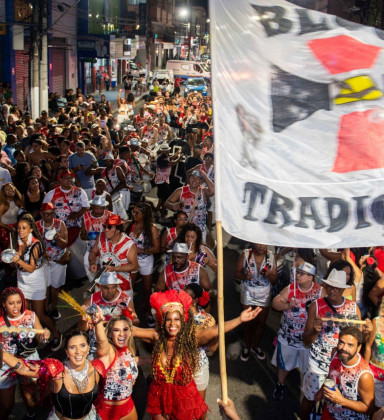 Carnaval 2026 de Barra Mansa começa com shows e desfile de blocos nesta sexta
