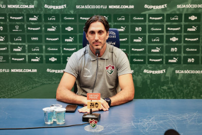 Zubeldía analisa vitória do Fluminense e valoriza atuação com um a menos: 'Soubemos jogar'