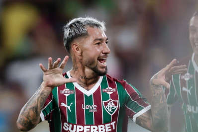 Comentarista rasga elogios a Lucho Acosta: 'Faz jogadas de Maradona'