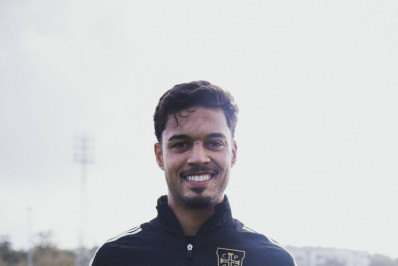 Zagueiro revelado pelo Botafogo é eleito o melhor jogador do mês de time europeu