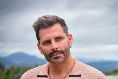 Fora do 'BBB 26', Henri Castelli confessa sobre vida financeira: 'Não tem R$ 50'