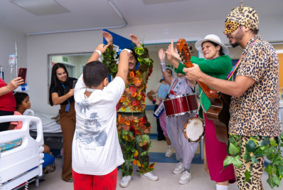 Carnaval: Projeto leva alegria a pacientes do Hospital de Saracuruna